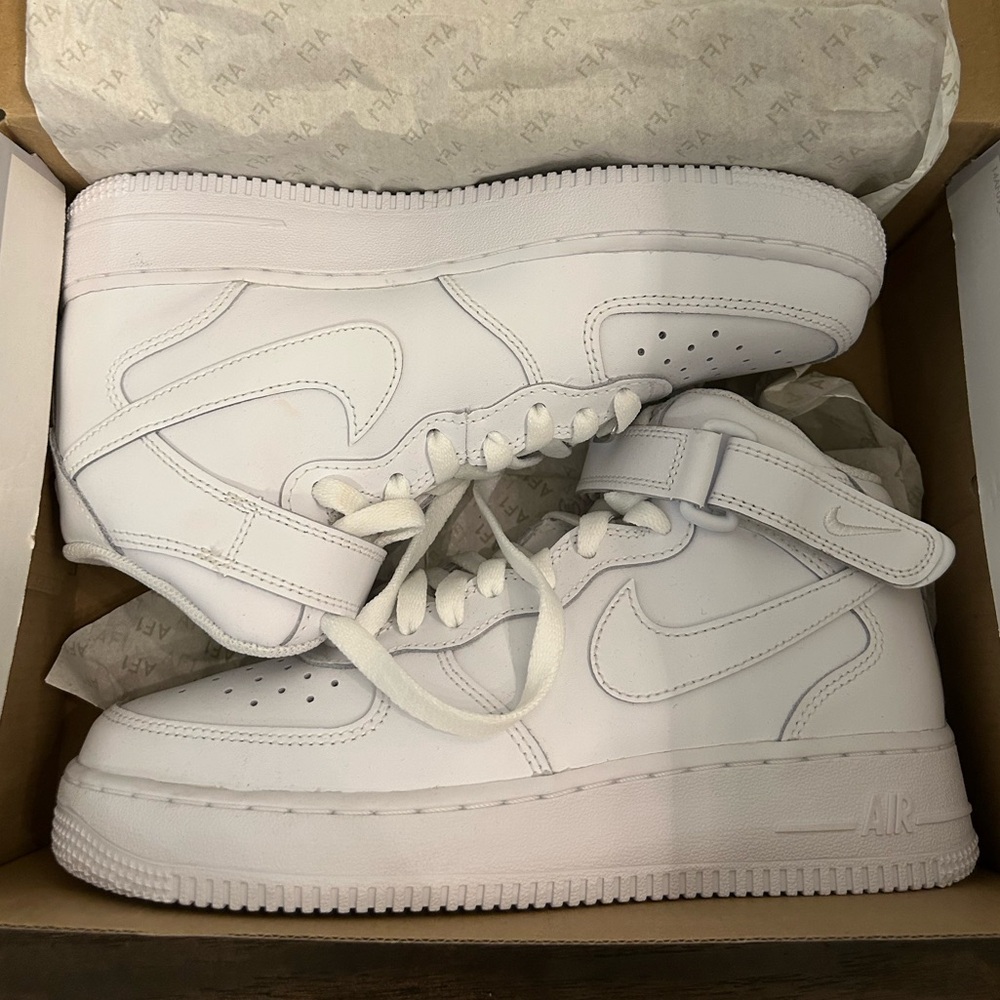 Nike Air Force 1 Mid - White- Size 6Y or Women’s 8